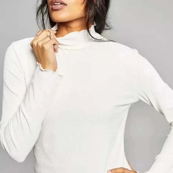 🔥4/$20 Hollister  Ruffle Turtleneck - Picture 12 of 12